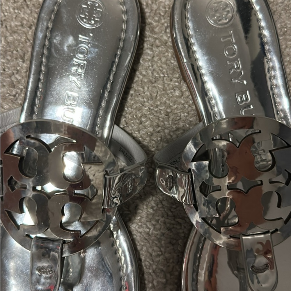 Tory Burch Metallic Silver Logo Thong Sandals - Picture 2 of 4